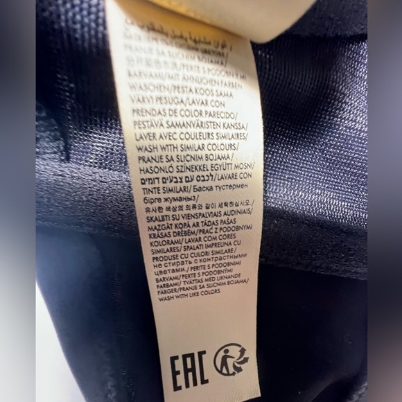 Dorina Fiji Black Seamless Smooth Bikini Top Silver Hardware Womens size 38D - Picture 6 of 9